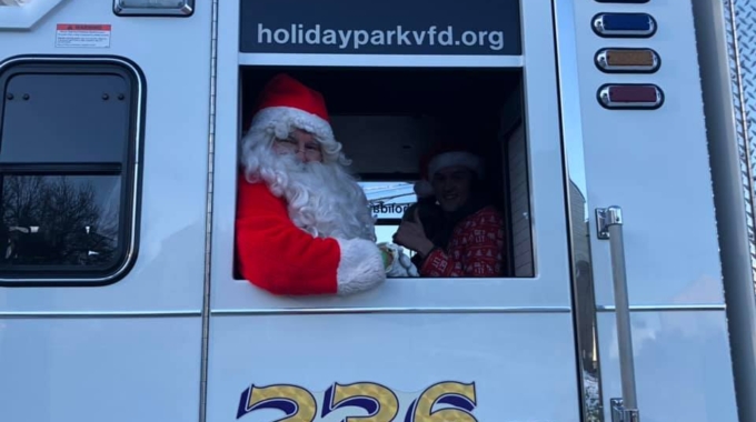 Santa Claus Visits Holiday Park on Fire Trucks 2019